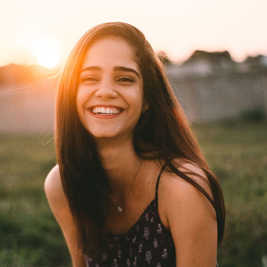 Brackets oder Invisalign? Die richtige Zahnregulierung